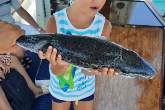 Captain Manolis Fishing with barbecue on the boat - Trolling for little tuna, then bottom fishing: how the day flows