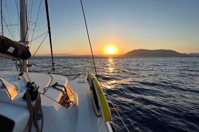 Private CATAMARAN daytrip - Lindos/ Rhodos with Lunch and drinks - Bay of Navarone to Lindos scenery: the cruise portion that sells the day