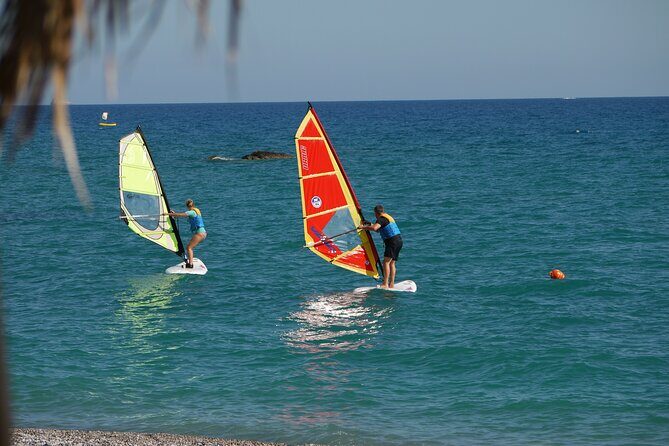 Private windsurf lesson in Lardos/Rhodes - Coaching from an inflatable boat: why it speeds up learning