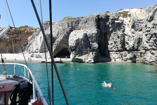 Rhodes Exclusive Swim Cruise Cocktail Open bar & Gourmet Buffet - The open bar and buffet lunch: what “all-inclusive” really means here