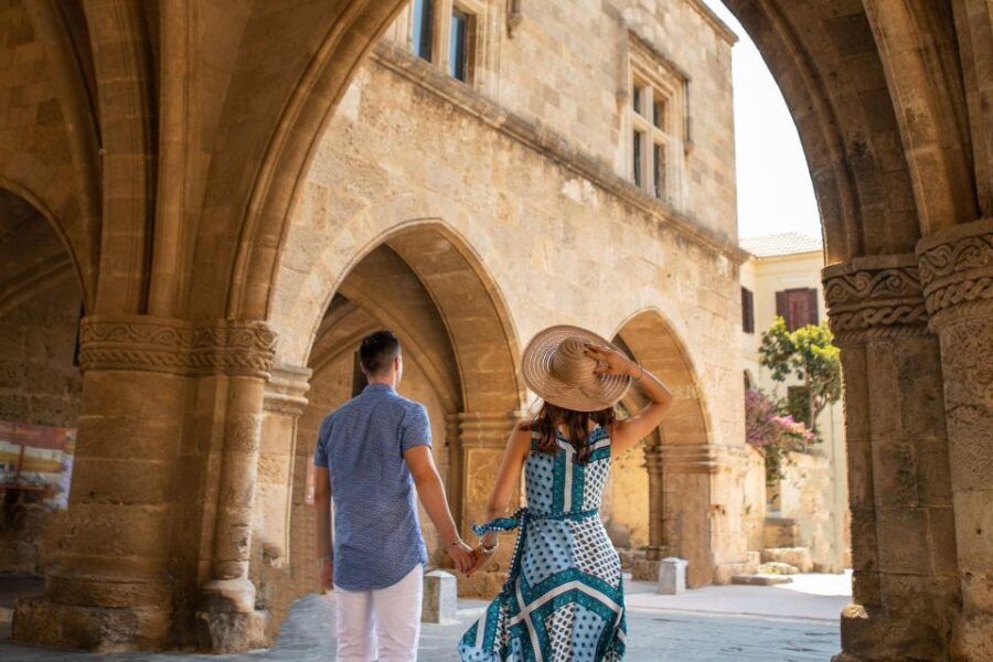 Rhodes: Guided Rhodes City By Night with Live Music & Dinner - UNESCO Old Town at night: a short guided start, then roaming time
