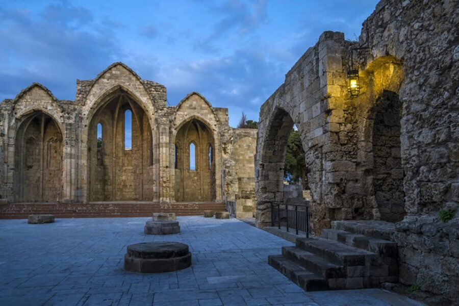 Rhodes: Guided Walk and Wine Tasting Tour in Medieval Town - Inn of Auvergne Garden Lunch and Award-Winning Greek Wine