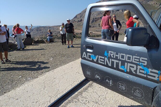 Self drive 4x4 Jeep Safari - Pick ups in the North - The narrow tunnel and springs: where the walking becomes worth it