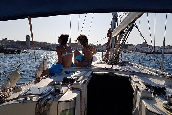 Single day Sail boat cruise with swimming, snorkeling, drinks and lunch - Timing and route rhythm from 10:00 to “back where you started”