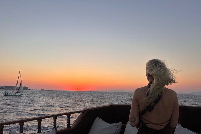 Sunset Cruise with Greek BBQ & Unlimited Aperol Spritz, Beer Wine - The Crew Makes the Difference: Friendly Hosts, Helpful Staff